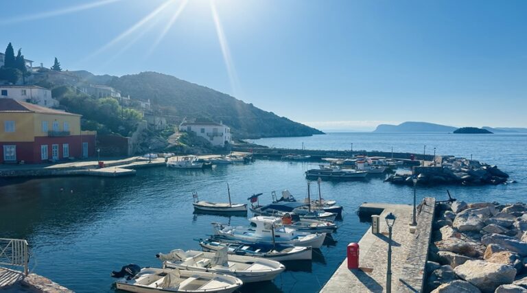 Αποστολή με την Κλέλια Χαρίση στην Χολιγουντιανή Ύδρα